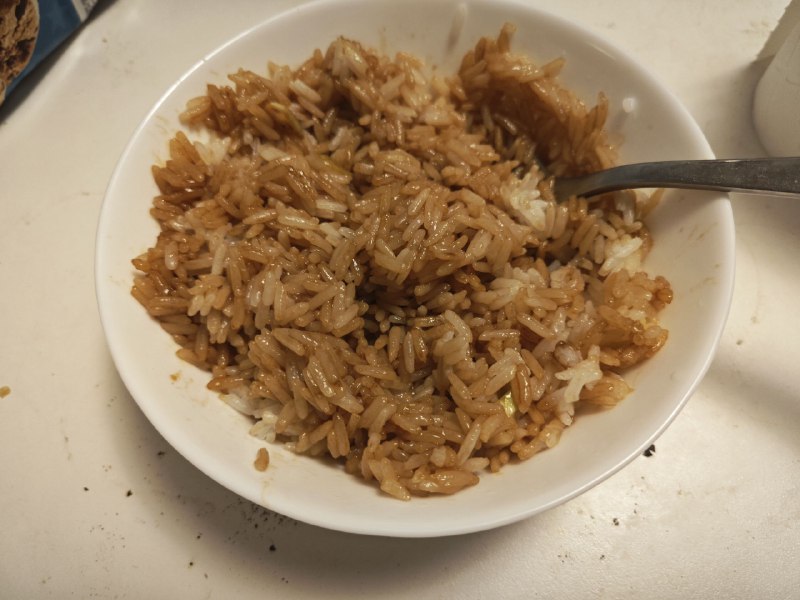 #今日程序员学做饭 油拌饭中午吃太饱了没吃晚饭，半夜想补充一下碳水（大雾