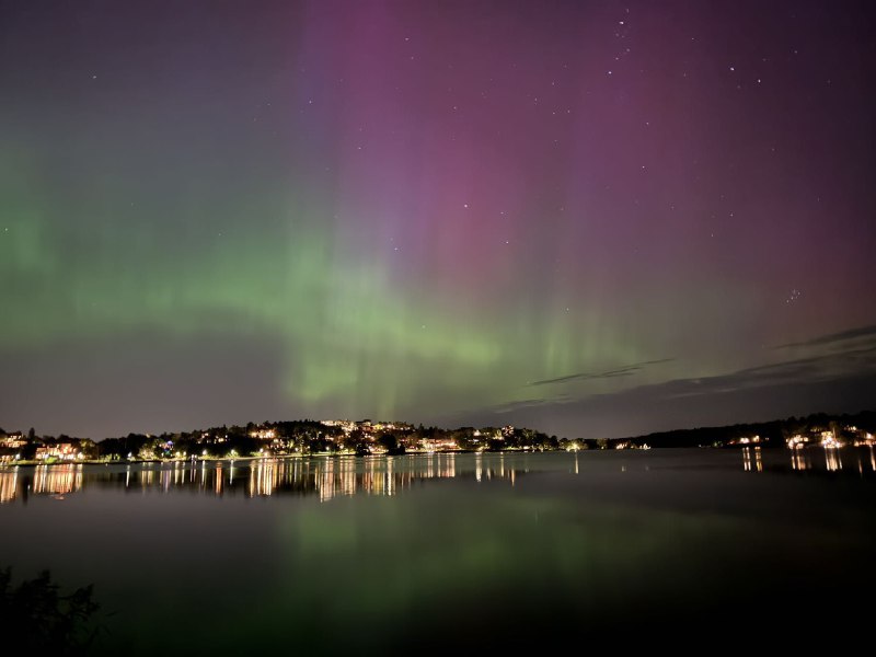 第一次看到极光，图偷别人的，因为自己拍的调得很烂（放评论区了）第一次看到极光，图偷别人的，因为自己拍的调得很烂（放评论区了）